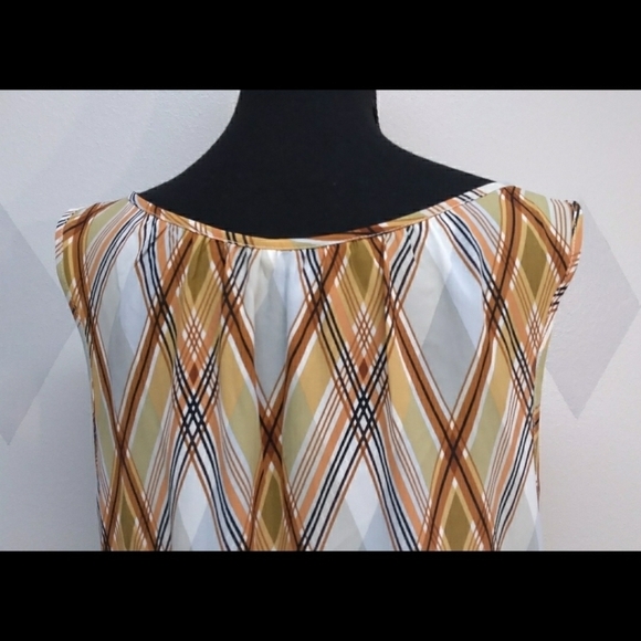 Charming Charlie lightweight sleeveless plaid top - Picture 3 of 10